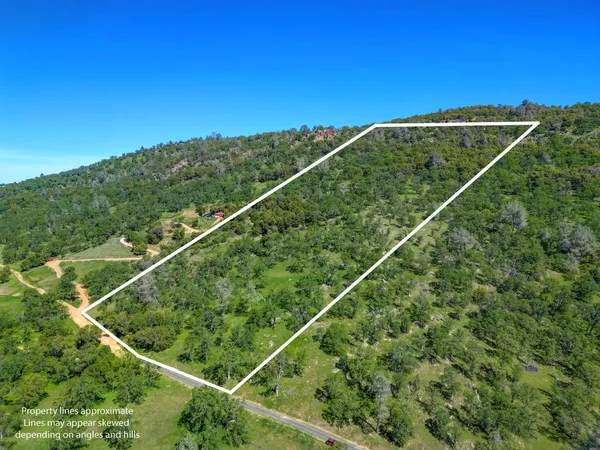 a view of a tennis court