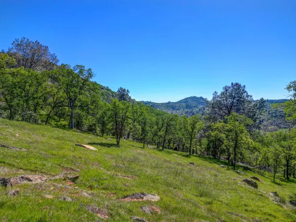 a view of a tennis court