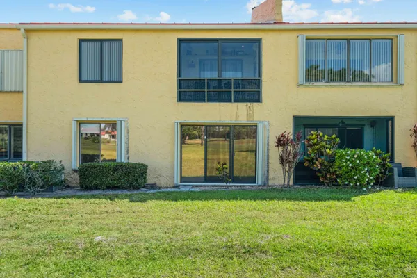 $187,900 | 5373 Southeast Miles Grant Road, Unit C105, Stuart, FL 34997