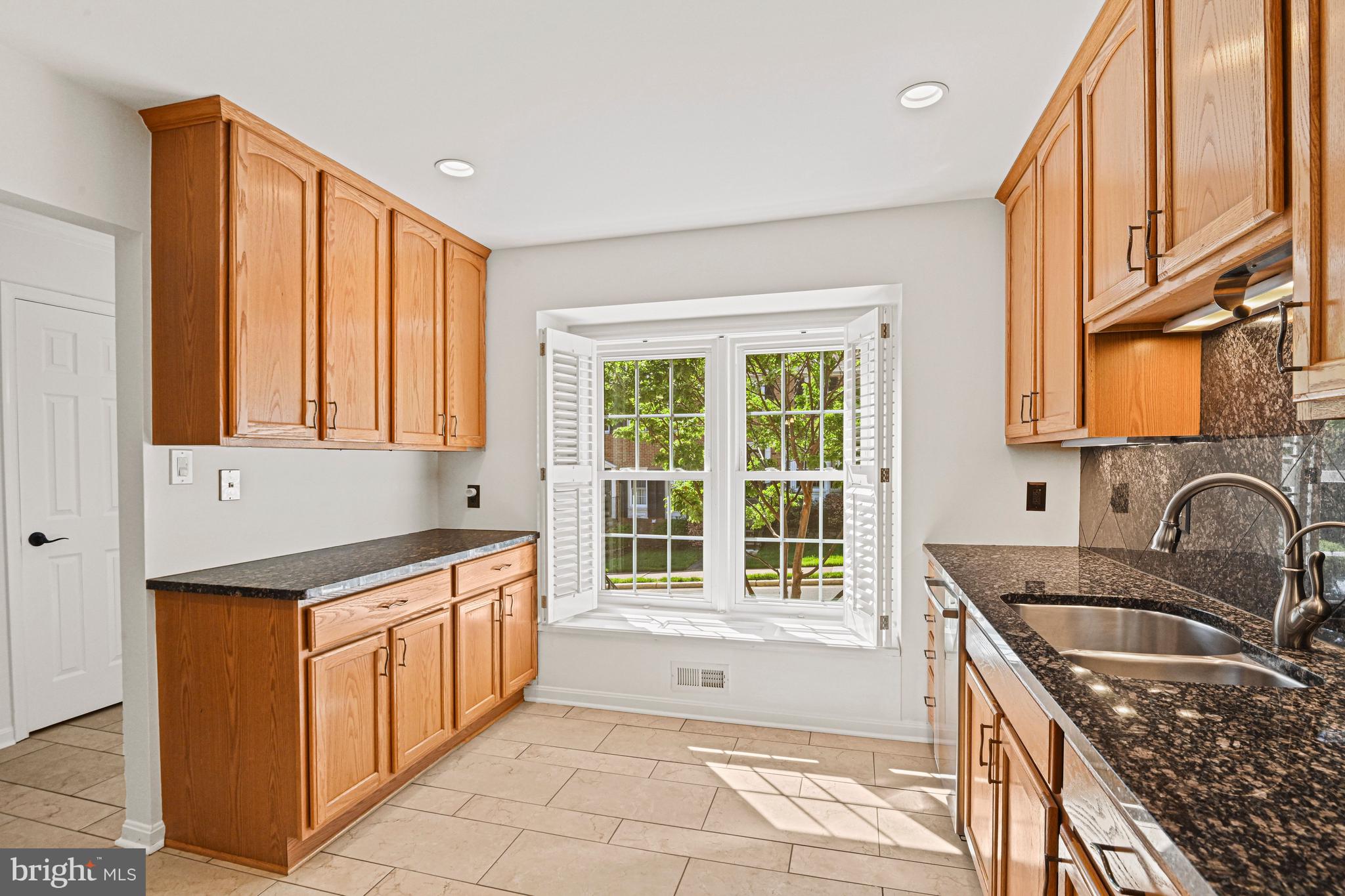 7422 Timberock Road Falls Church, VA 22043 - Photo 15 of 48 BIG Kitchen w/Bay-Front Window Seating & Storage