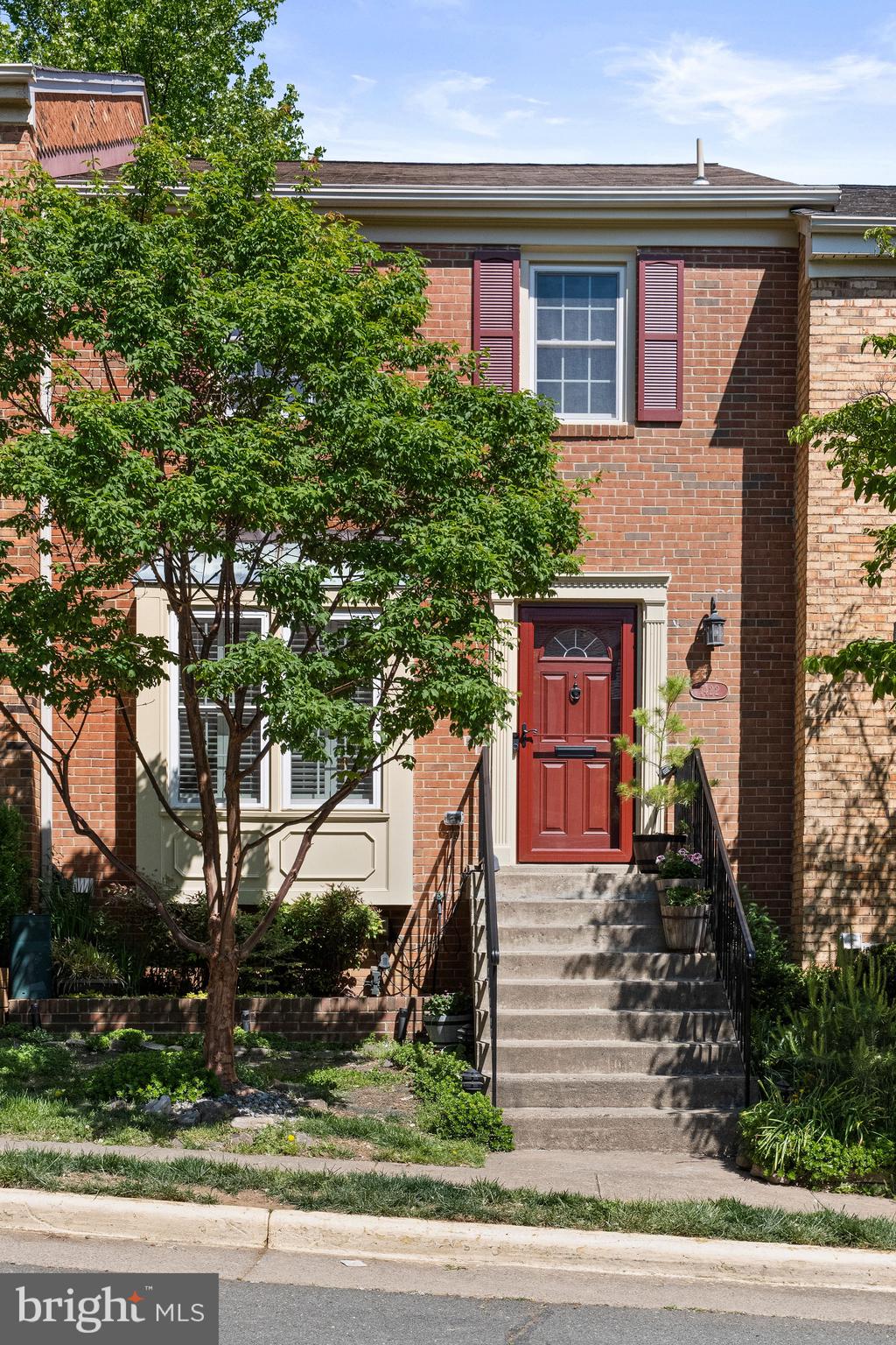 7422 Timberock Road Falls Church, VA 22043 - Photo 2 of 48 Wonderful Townhouse & Community in Superb Location