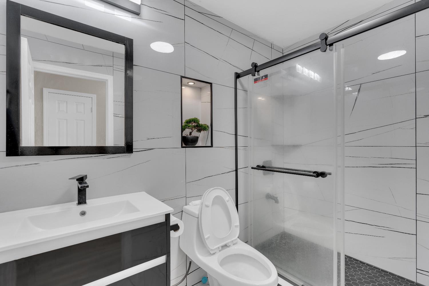 4729 North Rumi Avenue Fresno, CA 93723 - Photo 10 of 35