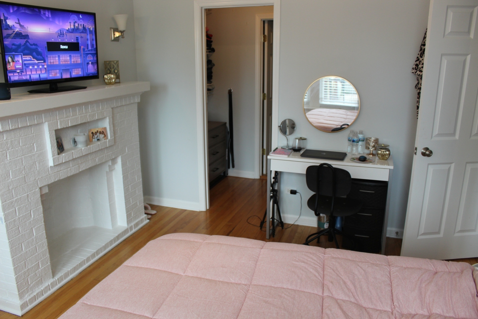 3745 West Argyle Street, Unit 1 Chicago, IL 60625 - Photo 13 of 35 a bedroom with a bed and a flat screen tv