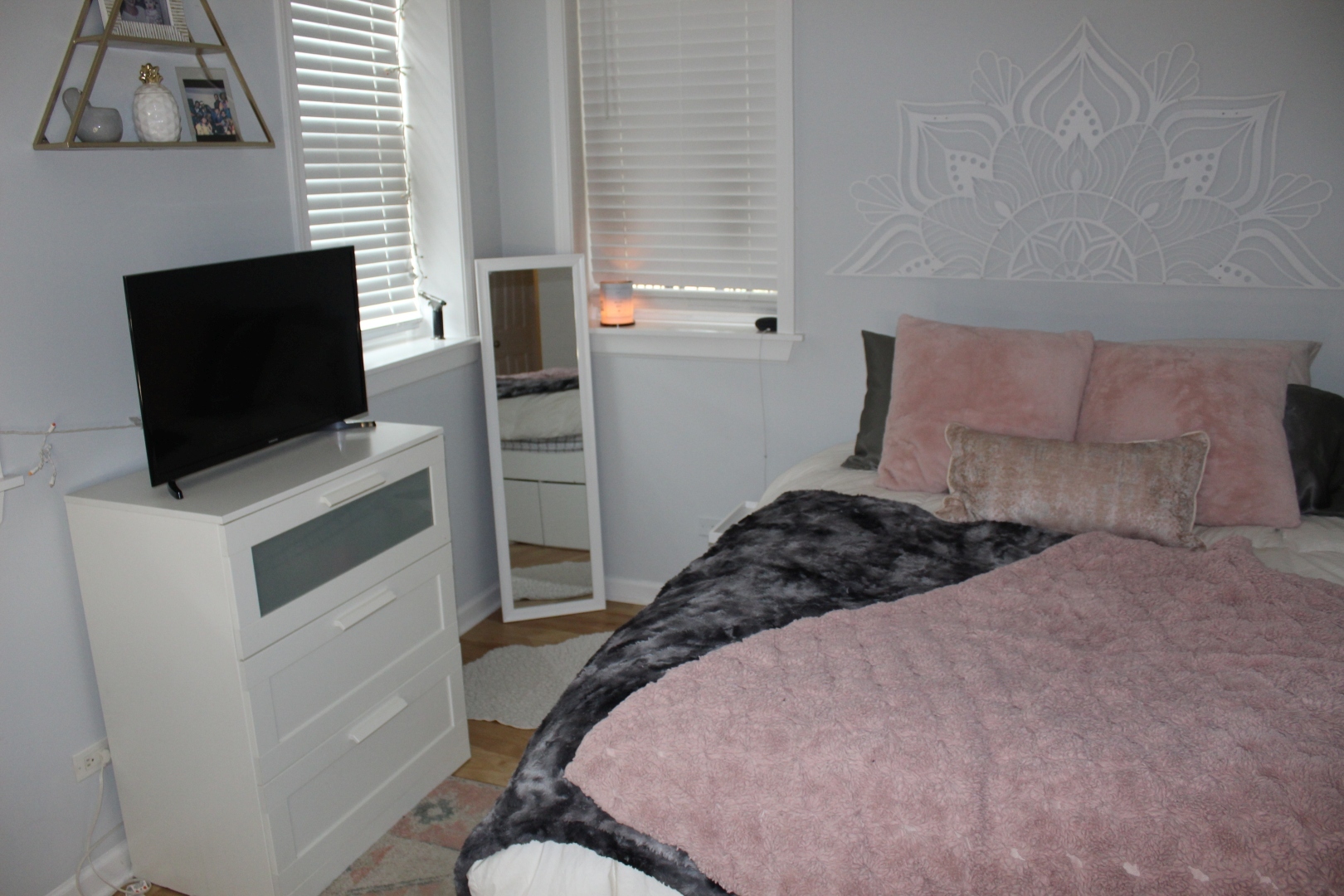 3745 West Argyle Street, Unit 1 Chicago, IL 60625 - Photo 26 of 35 a bedroom with a bed and flat screen tv