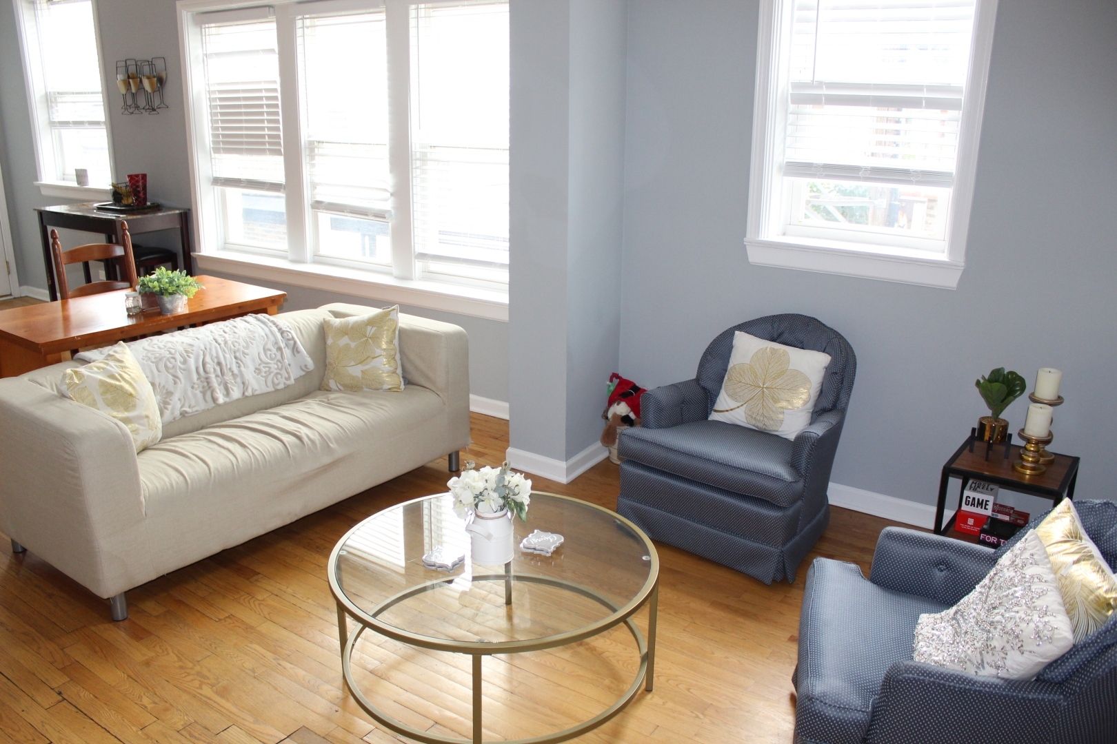 3745 West Argyle Street, Unit 1 Chicago, IL 60625 - Photo 4 of 35 a living room with furniture and a large window