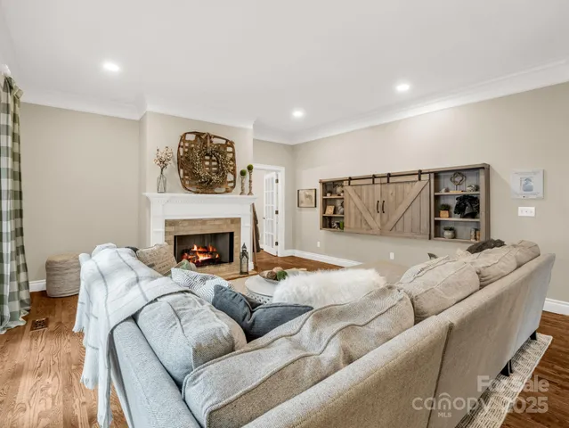 $995,000 | 100 Perry Place, Hendersonville, NC 28739