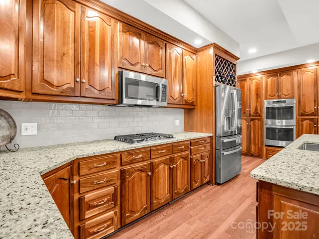 $995,000 | 100 Perry Place, Hendersonville, NC 28739