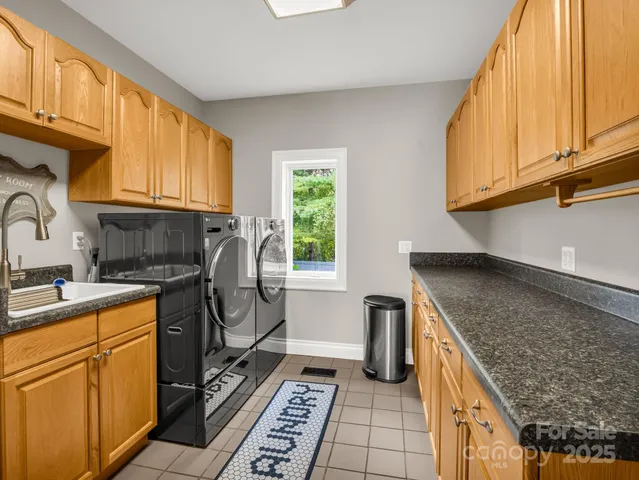 $995,000 | 100 Perry Place, Hendersonville, NC 28739