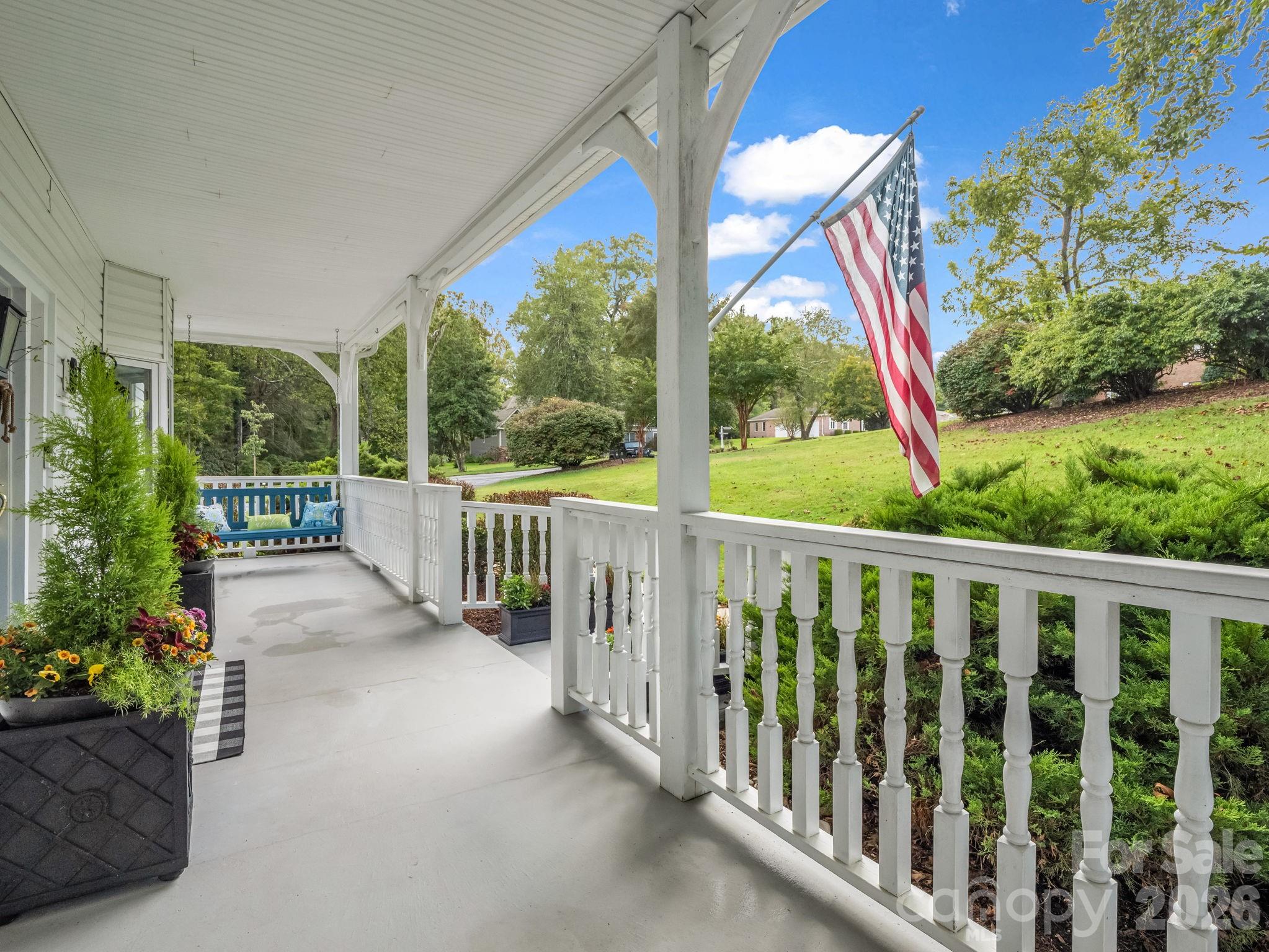 100 Perry Place Hendersonville, NC 28739 - Photo 4 of 48