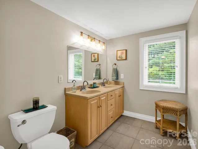 $960,000 | 100 Perry Place, Hendersonville, NC 28739