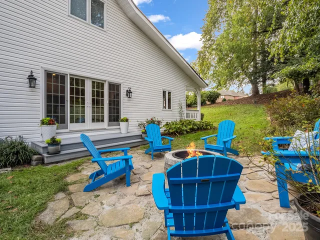 $995,000 | 100 Perry Place, Hendersonville, NC 28739