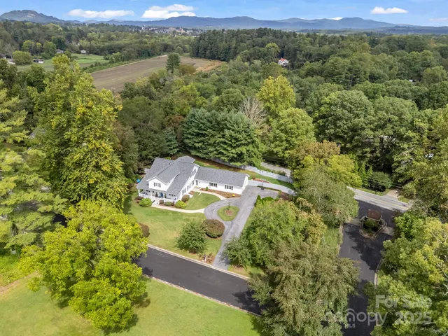 $995,000 | 100 Perry Place, Hendersonville, NC 28739