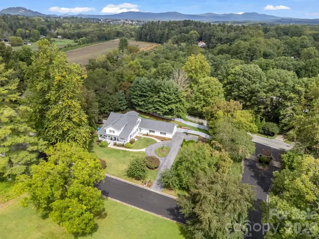 $960,000 | 100 Perry Place, Hendersonville, NC 28739