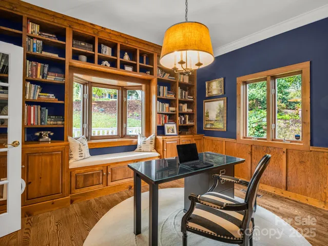 $995,000 | 100 Perry Place, Hendersonville, NC 28739