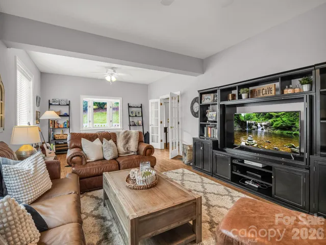 $960,000 | 100 Perry Place, Hendersonville, NC 28739