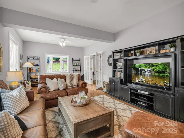 $995,000 | 100 Perry Place, Hendersonville, NC 28739