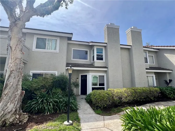 $4,250 | 17 Goldenrod, Irvine, CA 92614