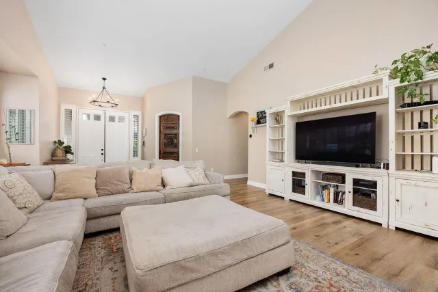 $1,048,000 | 1705 Wildflower Court, Vista, CA 92083