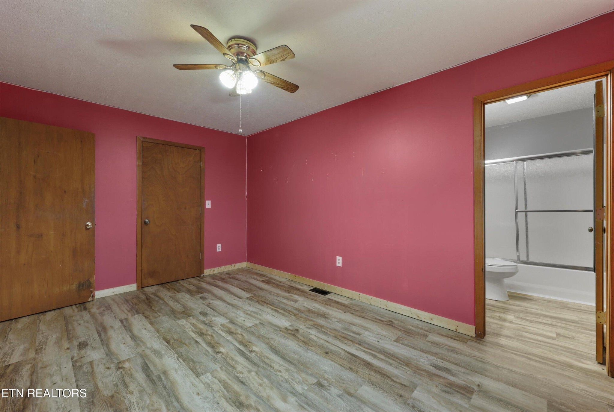 47 Paint Rock Ferry Road Kingston, TN 37763 - Photo 14 of 38 a view of a livingroom with a sofa and a ceiling fan