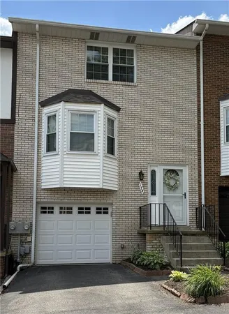 $175,900 | 174 Woodstone Lane, New Kensington, PA 15068