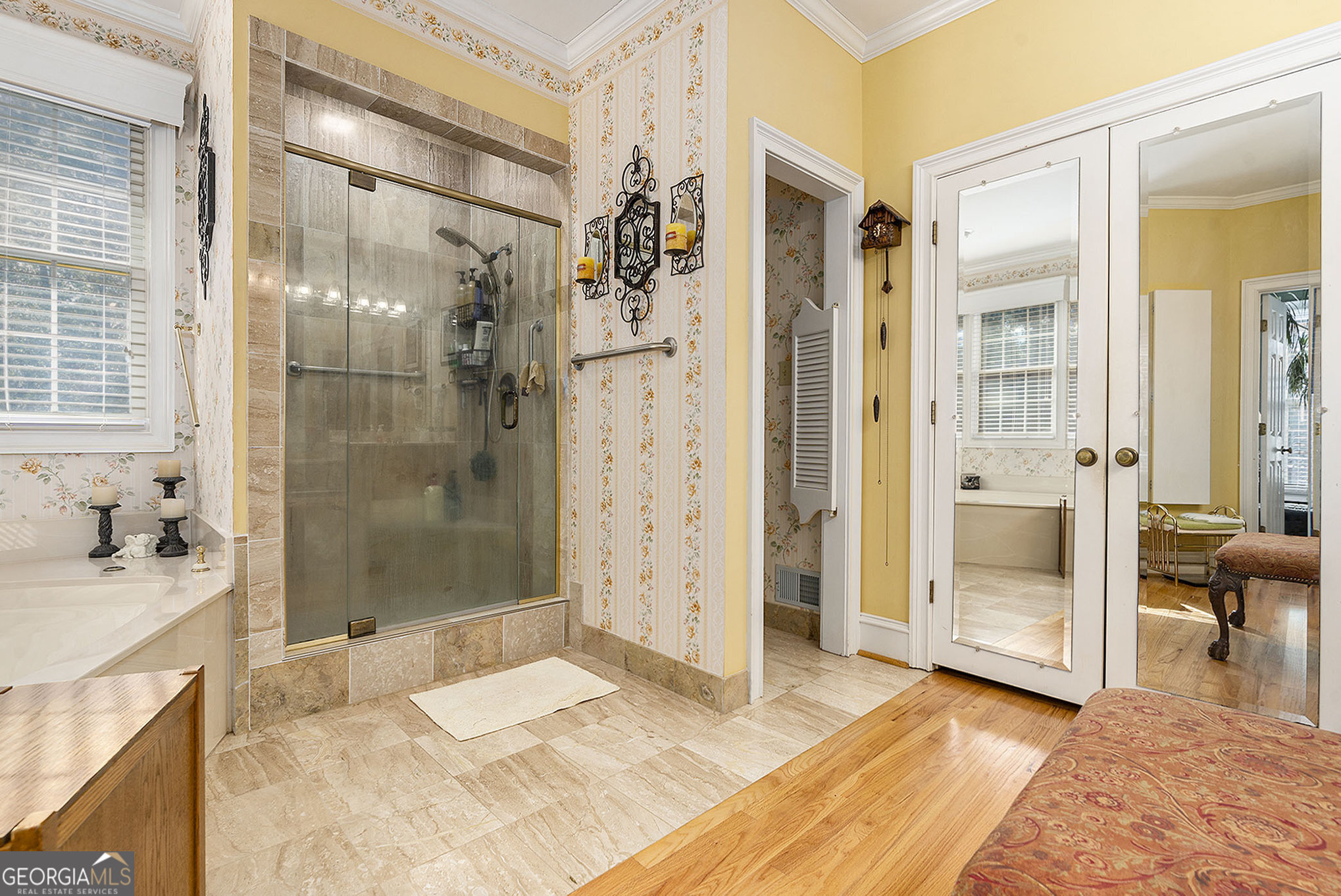 455 South Pine Hill Road Griffin, GA 30224 - Photo 19 of 27 a bathroom with a tub shower and mirror
