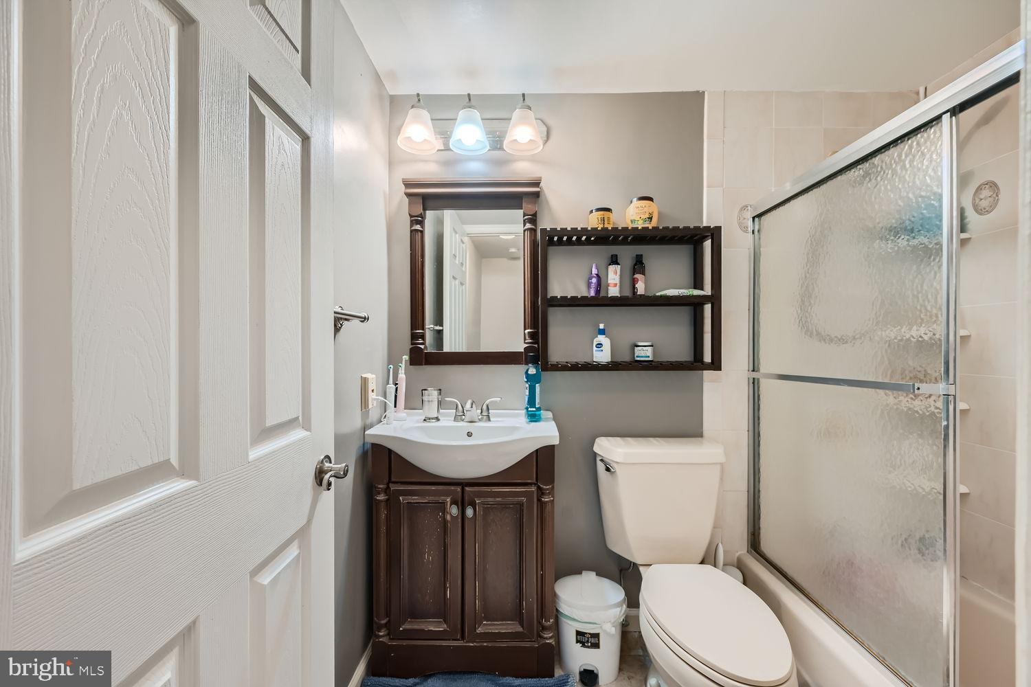 5435 King Arthur Circle Rosedale, MD 21237 - Photo 19 of 28 Charming bathroom with modern fixtures.