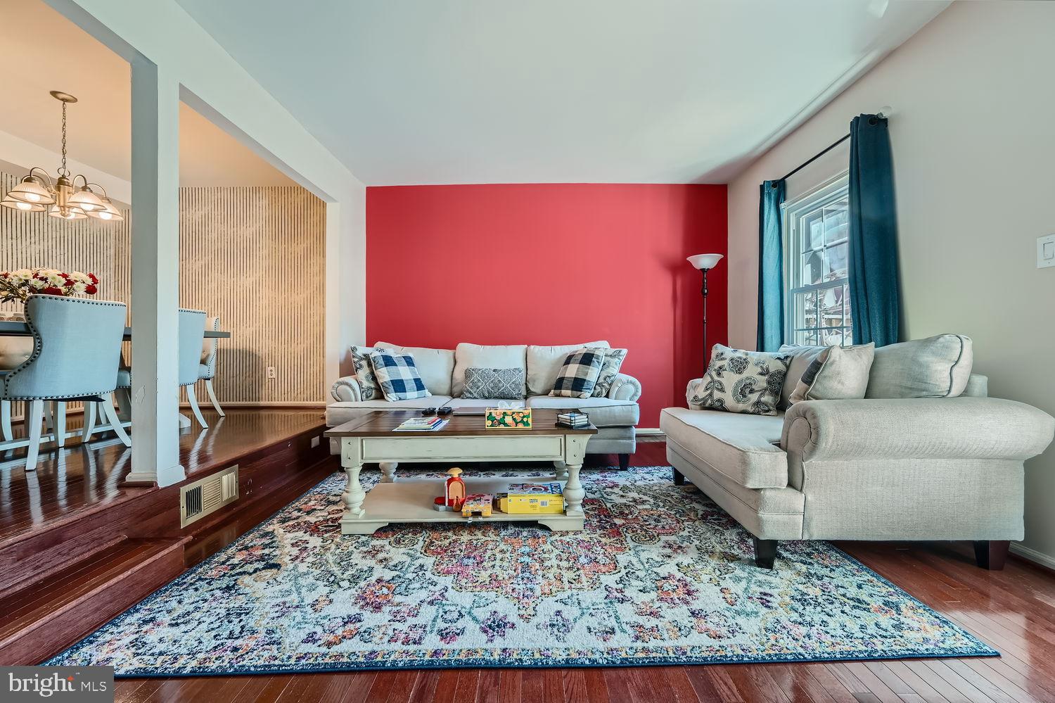 5435 King Arthur Circle Rosedale, MD 21237 - Photo 6 of 28 Inviting living space with vibrant accents.