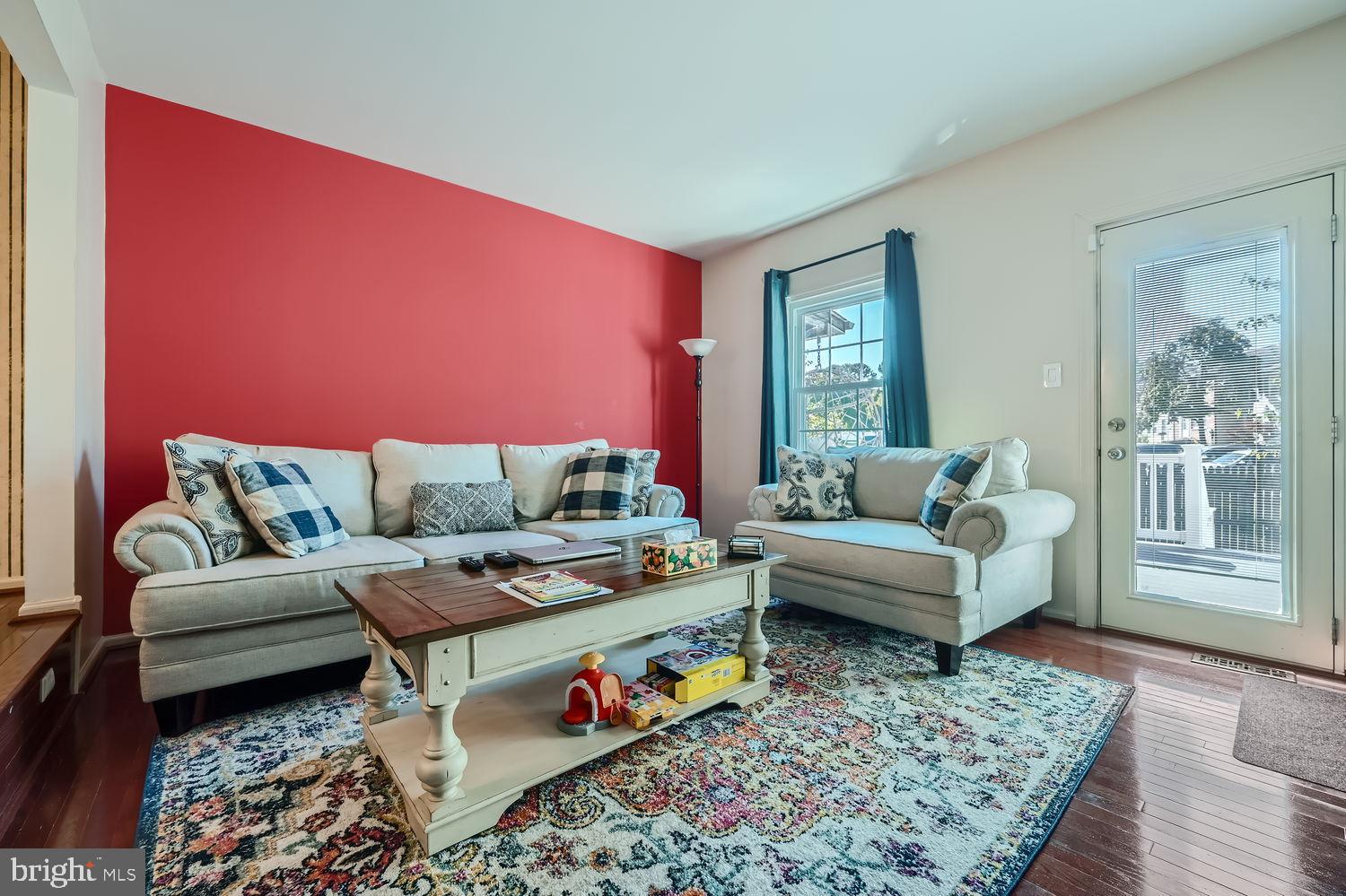 5435 King Arthur Circle Rosedale, MD 21237 - Photo 7 of 28 Inviting living space with vibrant accents.