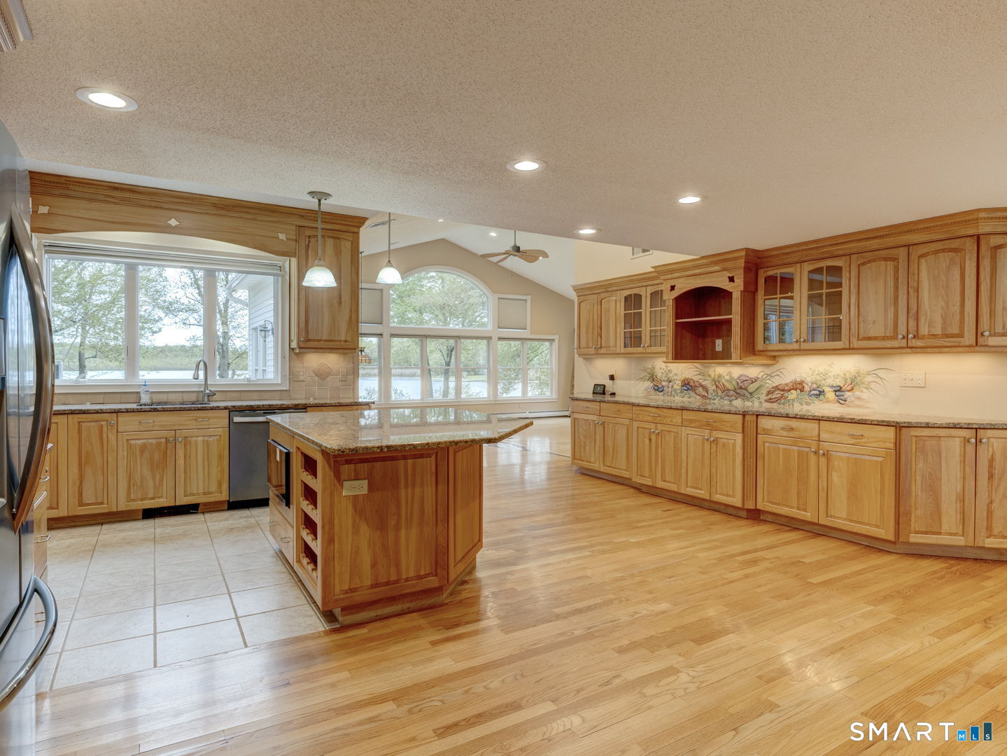 501 Highland Street Wethersfield, CT 06109 - Photo 7 of 38
