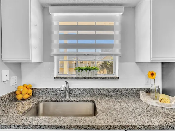 $2,000 | 6284 La Costa Drive, Unit K, Boca Raton, FL 33433