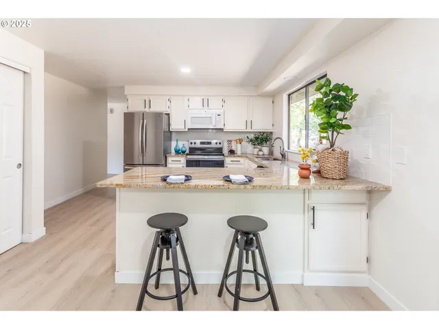 $468,000 | 2505 Southeast Clark Court, Troutdale, OR 97060