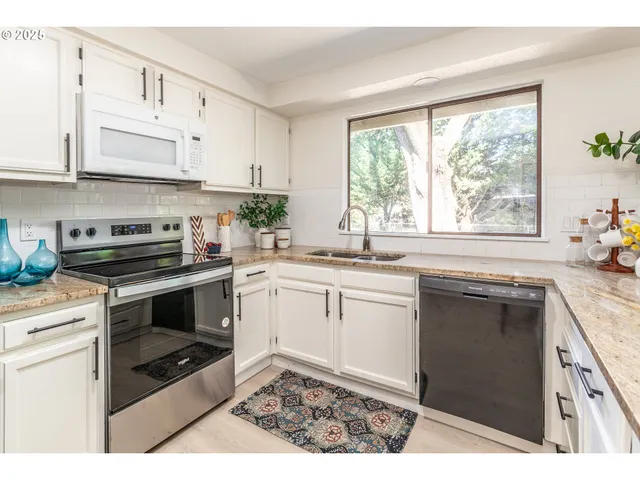 $468,000 | 2505 Southeast Clark Court, Troutdale, OR 97060