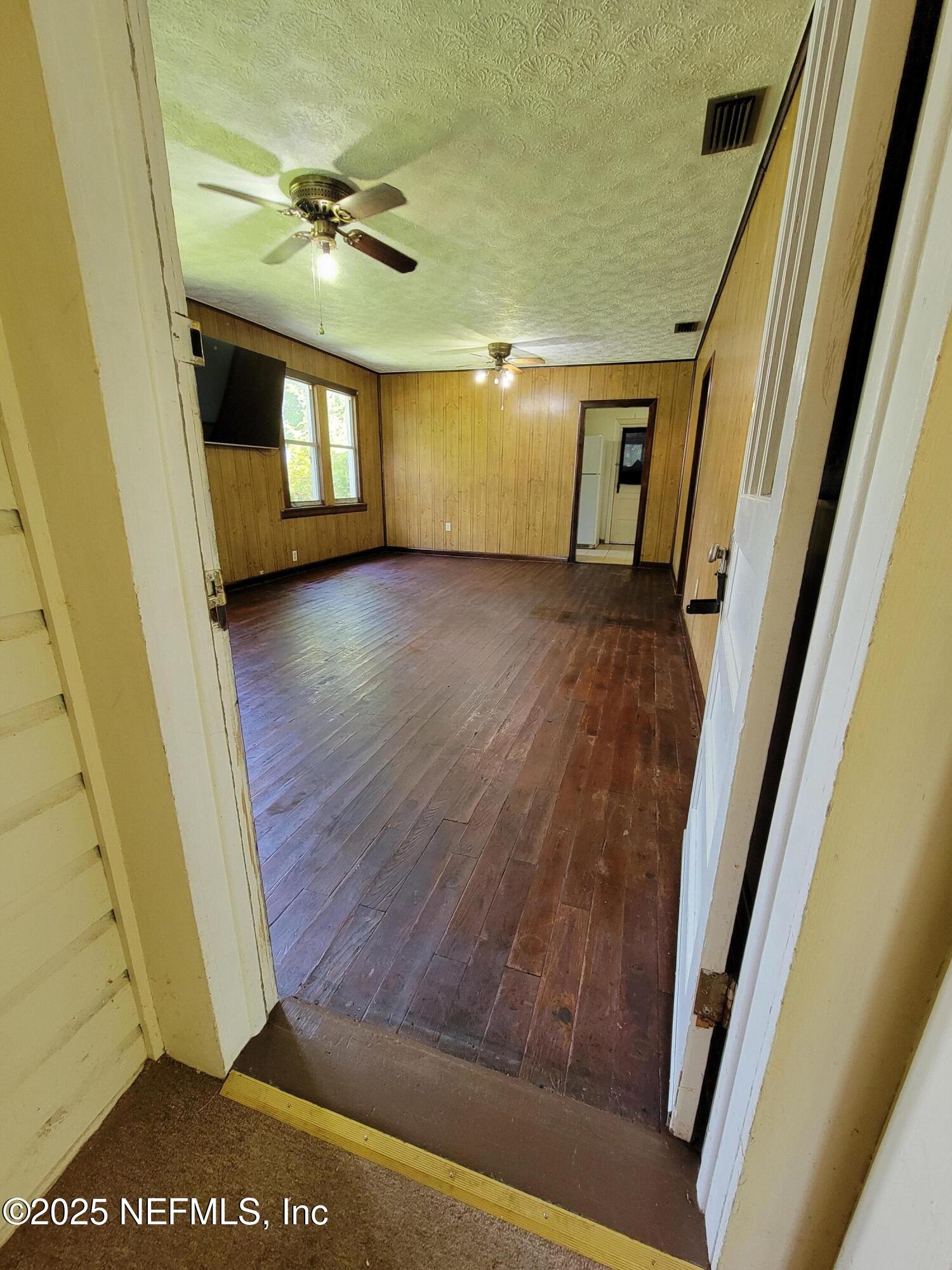 762 North Walnut Street Starke, FL 32091 - Photo 11 of 38 a view of an entryway