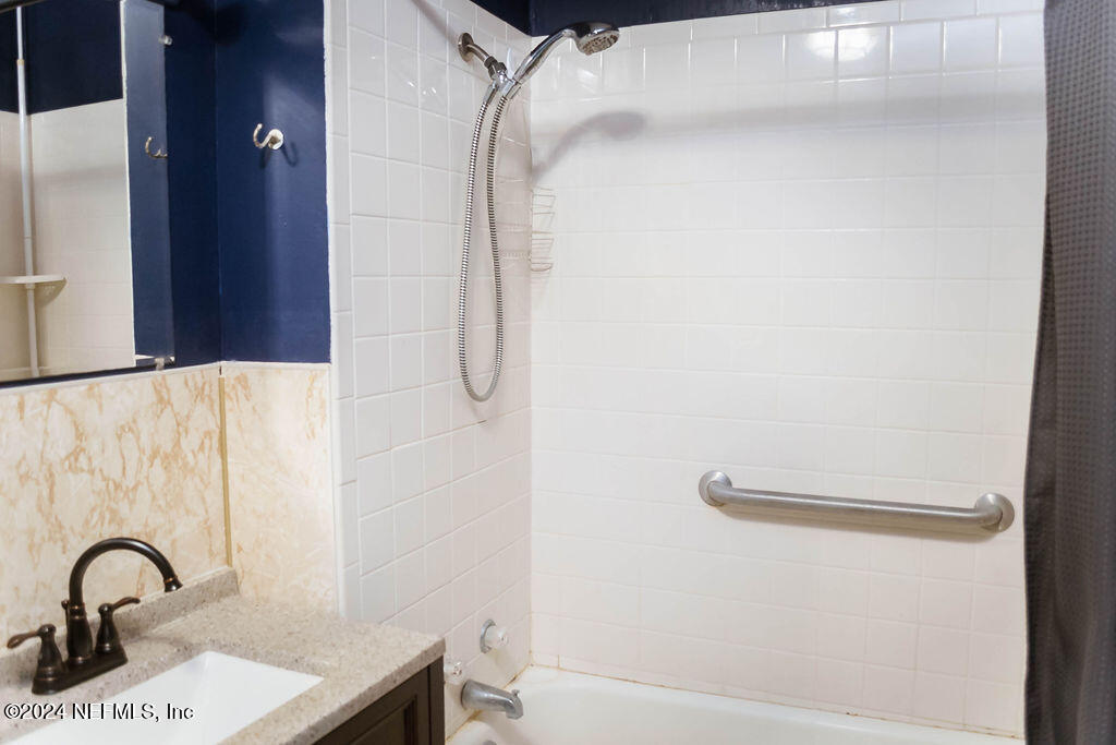 762 North Walnut Street Starke, FL 32091 - Photo 25 of 38 a close view of a shower in bathroom