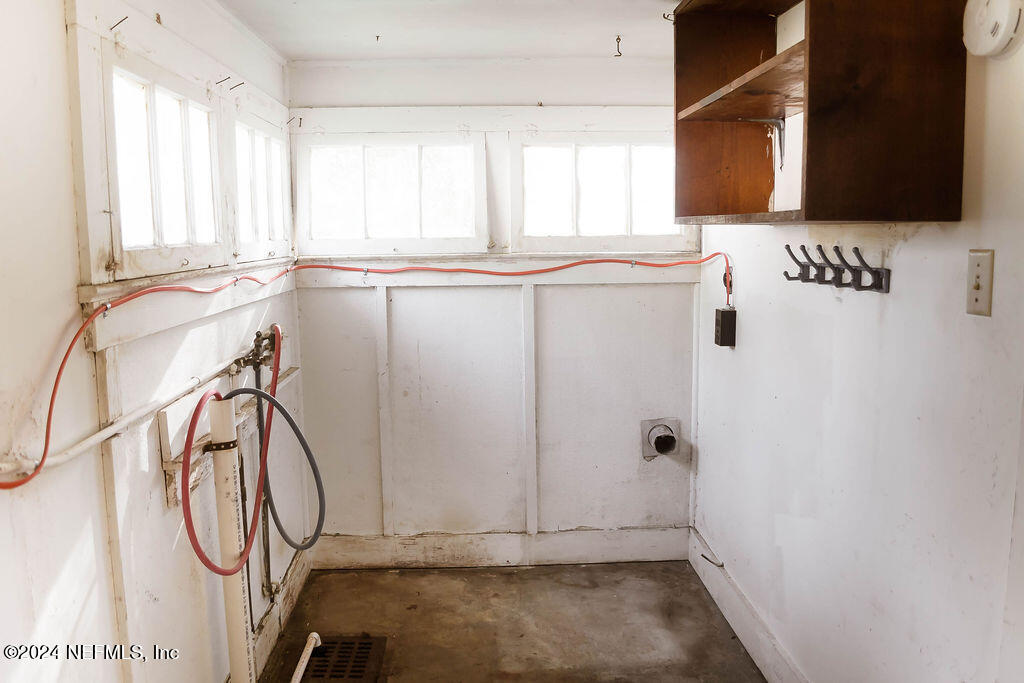 762 North Walnut Street Starke, FL 32091 - Photo 33 of 38 a view of a kitchen with a window