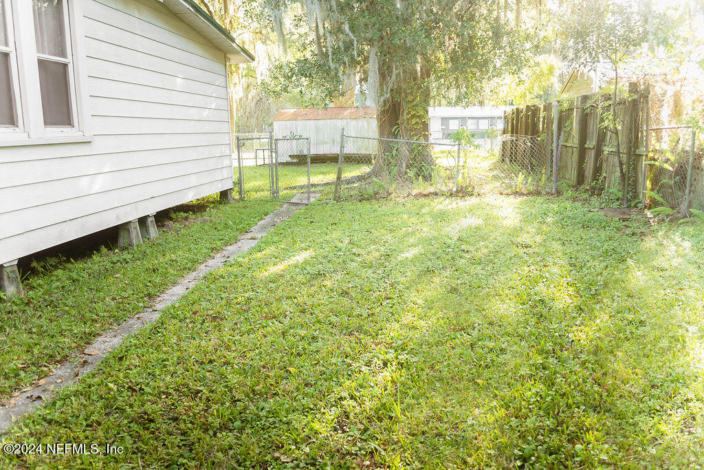 762 North Walnut Street Starke, FL 32091 - Photo 37 of 38 a view of yard with green space
