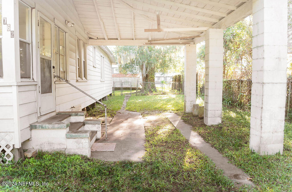 762 North Walnut Street Starke, FL 32091 - Photo 6 of 38 a view of a porch with a yard