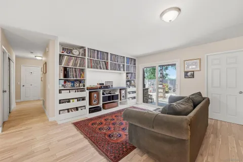 $1,269,000 | 15377 Andorra Way, San Diego, CA 92129