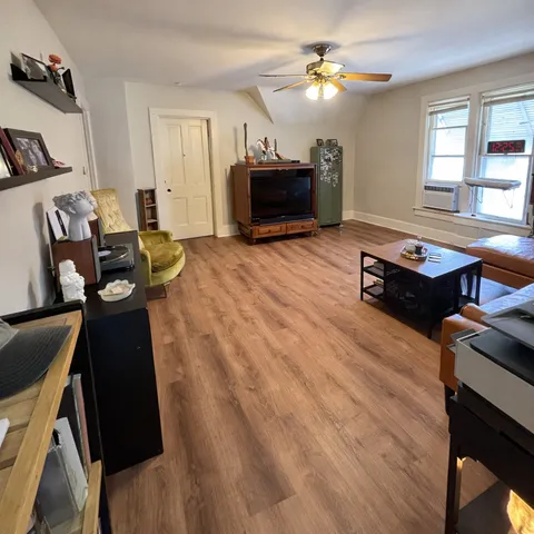 $1,500 | 615 Washington Street, Unit 2, West Dundee, IL 60118