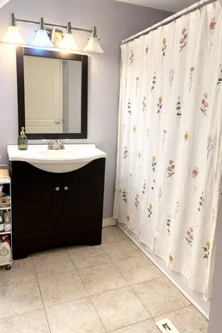 $1,500 | 615 Washington Street, Unit 2, West Dundee, IL 60118