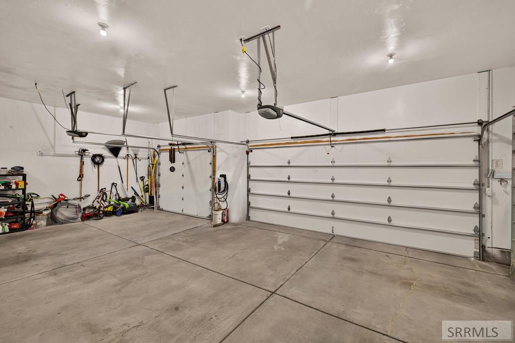 3237 South Chartwell Garden Ammon, ID 83406 - Photo 49 of 64 Garage