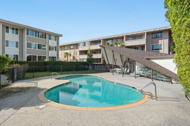$899,000 | 200 Elm Street, Unit 102, San Mateo, CA 94401