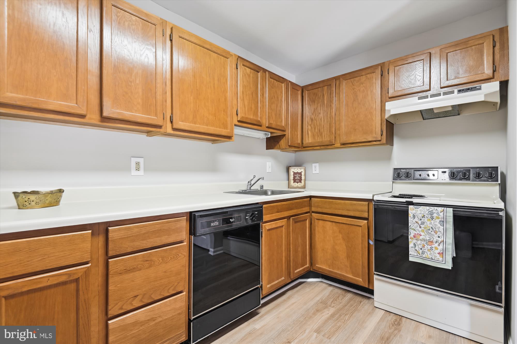 4104 Chardel Road, Unit 1E Nottingham, MD 21236 - Photo 8 of 33 And lots of cabinets