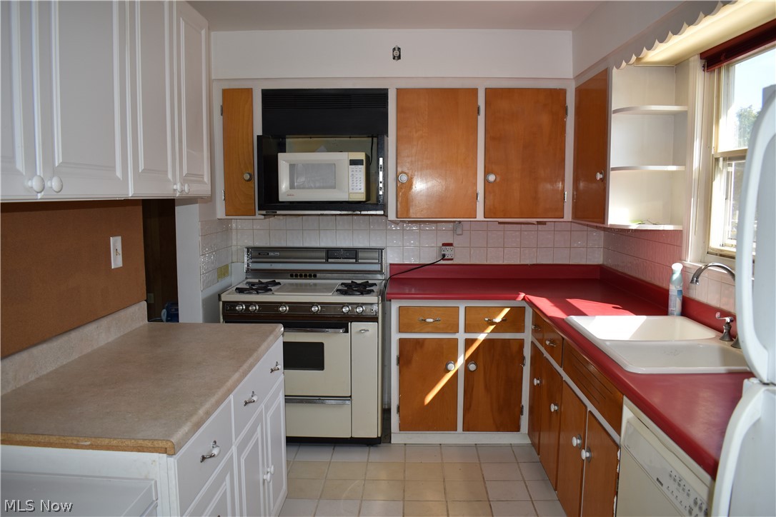 2663 Canton Road Akron, OH 44312 - Photo 9 of 35