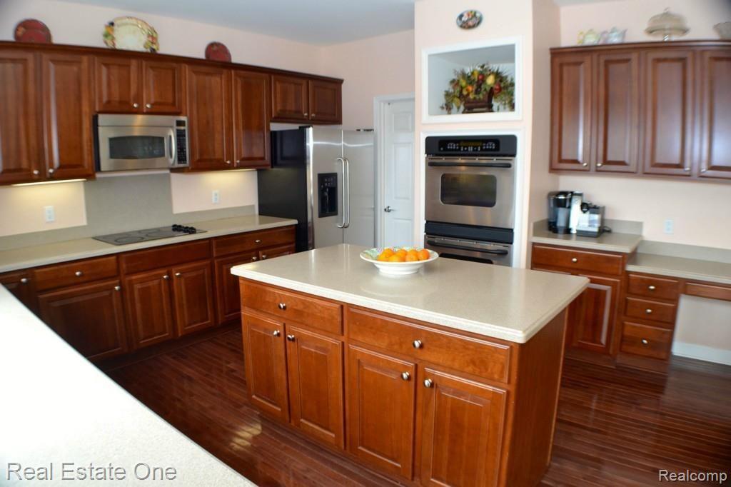 5650 Stonehaven Boulevard Rochester, MI 48306 - Photo 15 of 36 017.jpg
