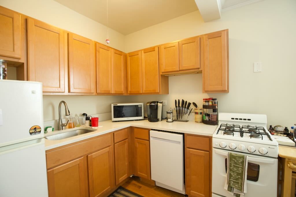 918 Green Bay Road, Unit 3J Winnetka, IL 60093 - Photo 3 of 16