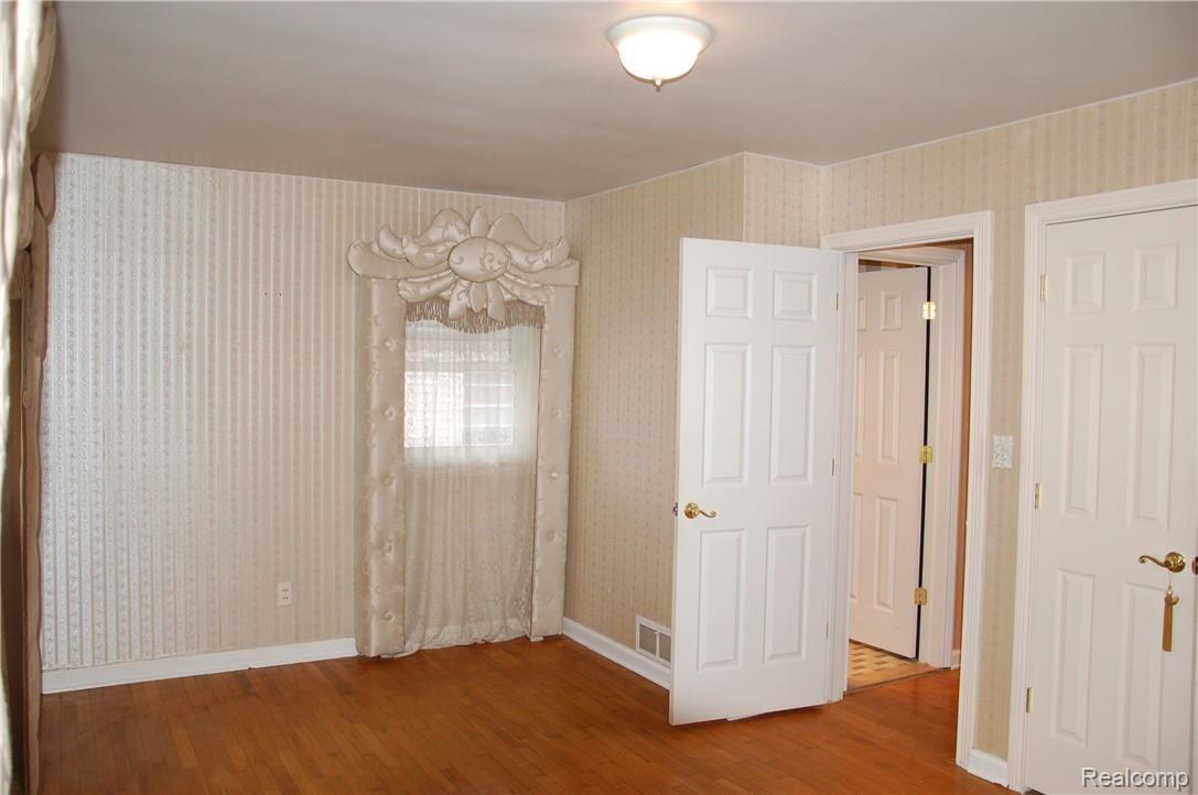 2043 Covert Road Burton, MI 48509 - Photo 17 of 32 Master Bedroom 2043 Covert Road