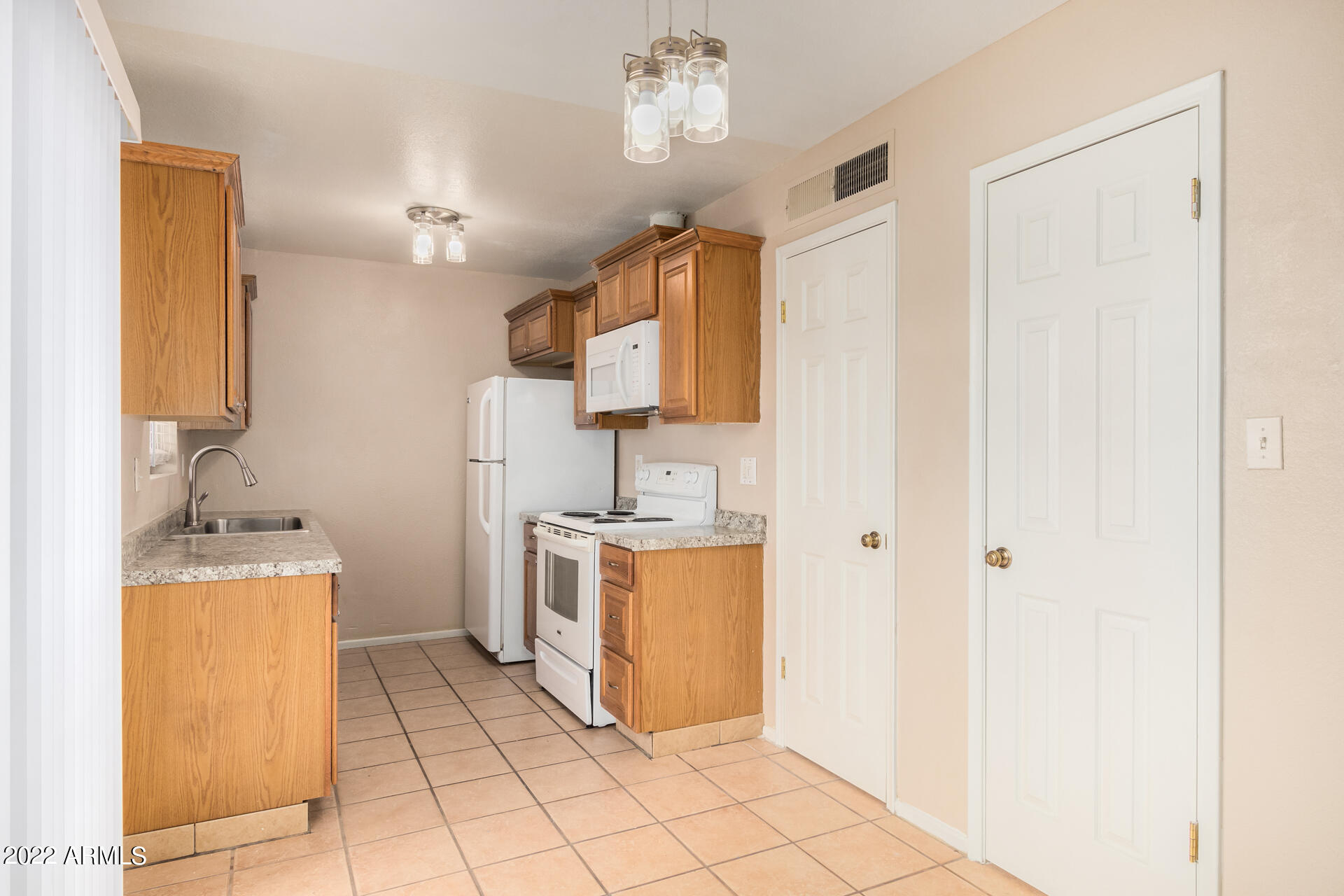 6421 South Newberry Road, Unit B Tempe, AZ 85283 - Photo 9 of 26 0009-09-Newberry