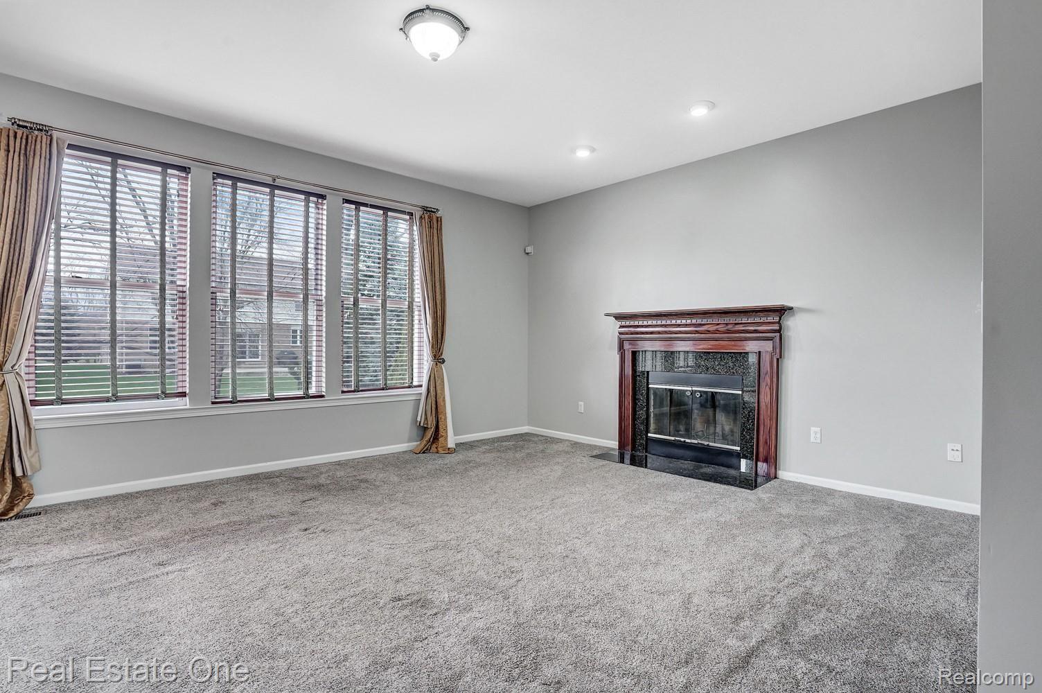 3440 Talbert Circle Rochester, MI 48307 - Photo 9 of 37 dsc09678-dsc09680.jpg