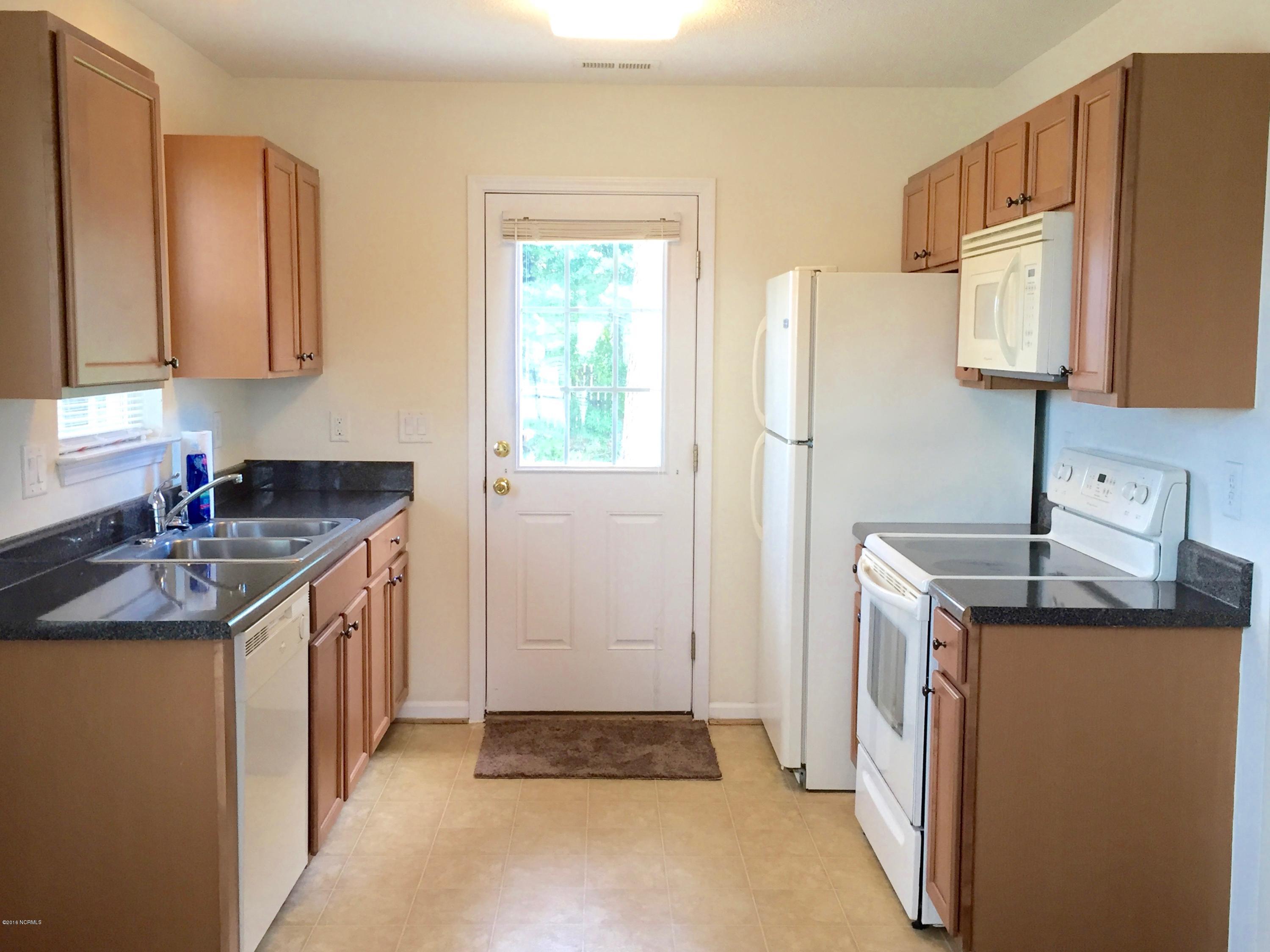 1338 Hunters Road New Bern, NC 28562 - Photo 5 of 24 IMG_4635